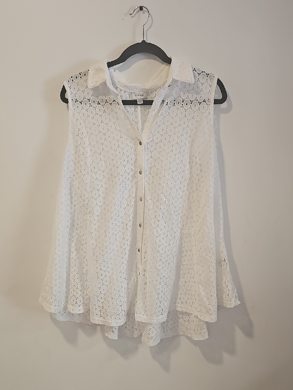 Avenue White Lace Sleeveless Button-Front Blouse